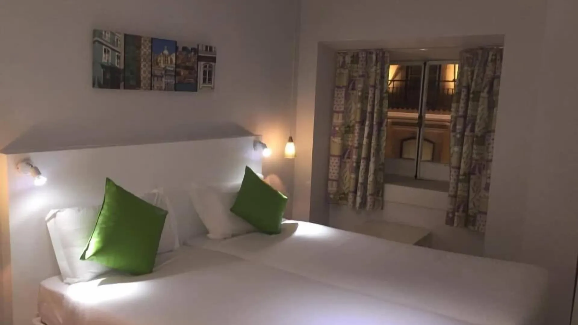 Golden Tram 242 Suites & Hostel Lisboa