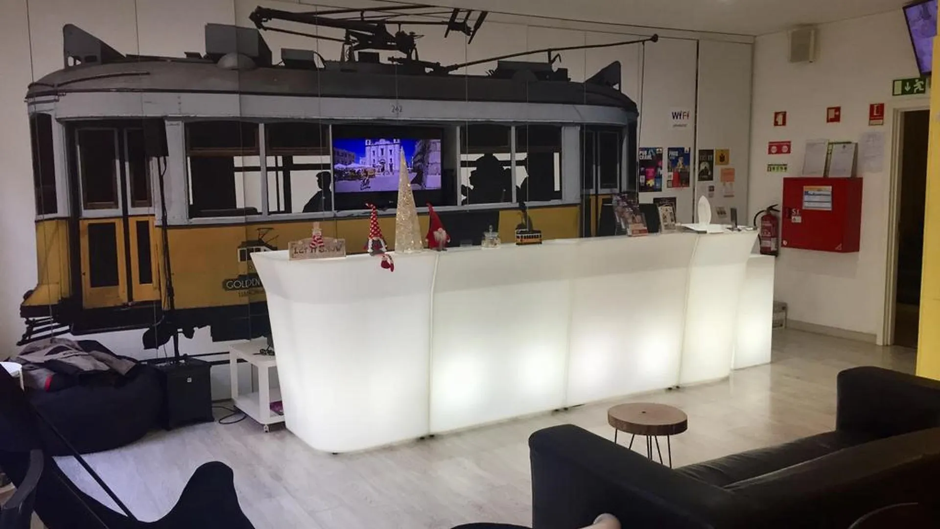 Golden Tram 242 Suites & Hostel Lisbon