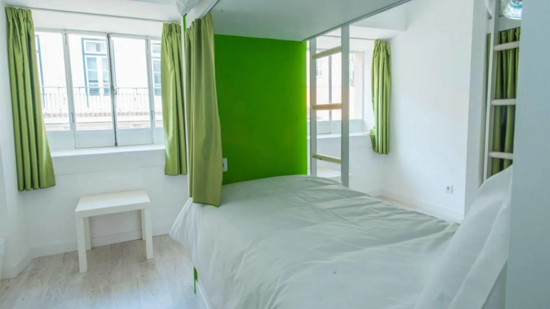 Golden Tram 242 Suites & Hostel Lisbon